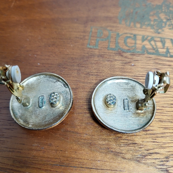 Vintage Gold Tone Butler Moon and Stars Round Clip On Earrings - Picture 9 of 15